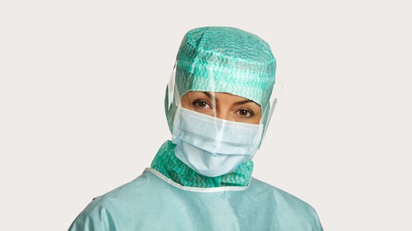 Arzt mit Barrier OP-Maske Extra Protection