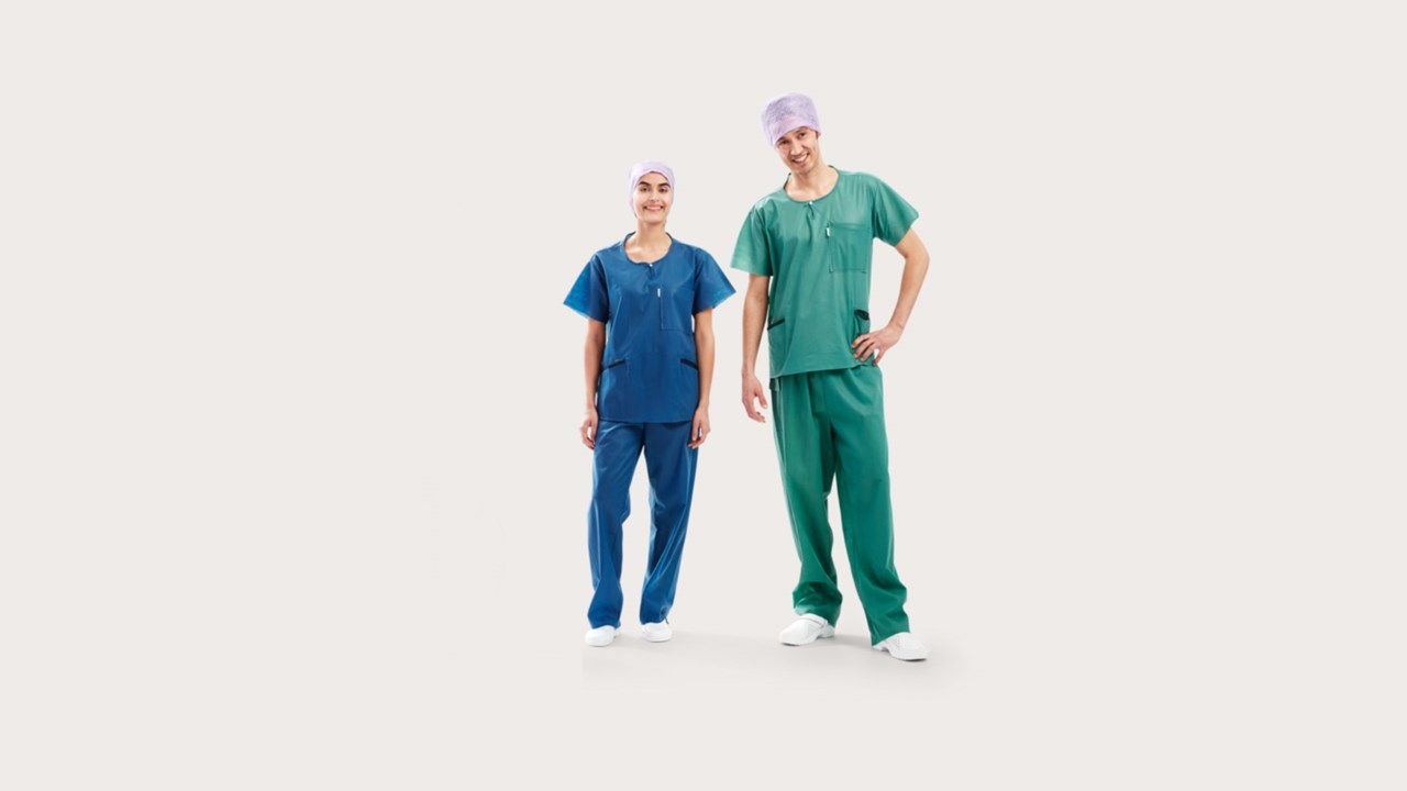 Drei Ärzte mit BARRIER® Bereichskleidung – Unisoft®